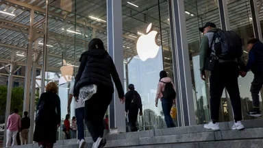 Apple Hikes Prices on Core Product Lines, Spares iPhone Amid AI-Fueled Component Cost Crisis
